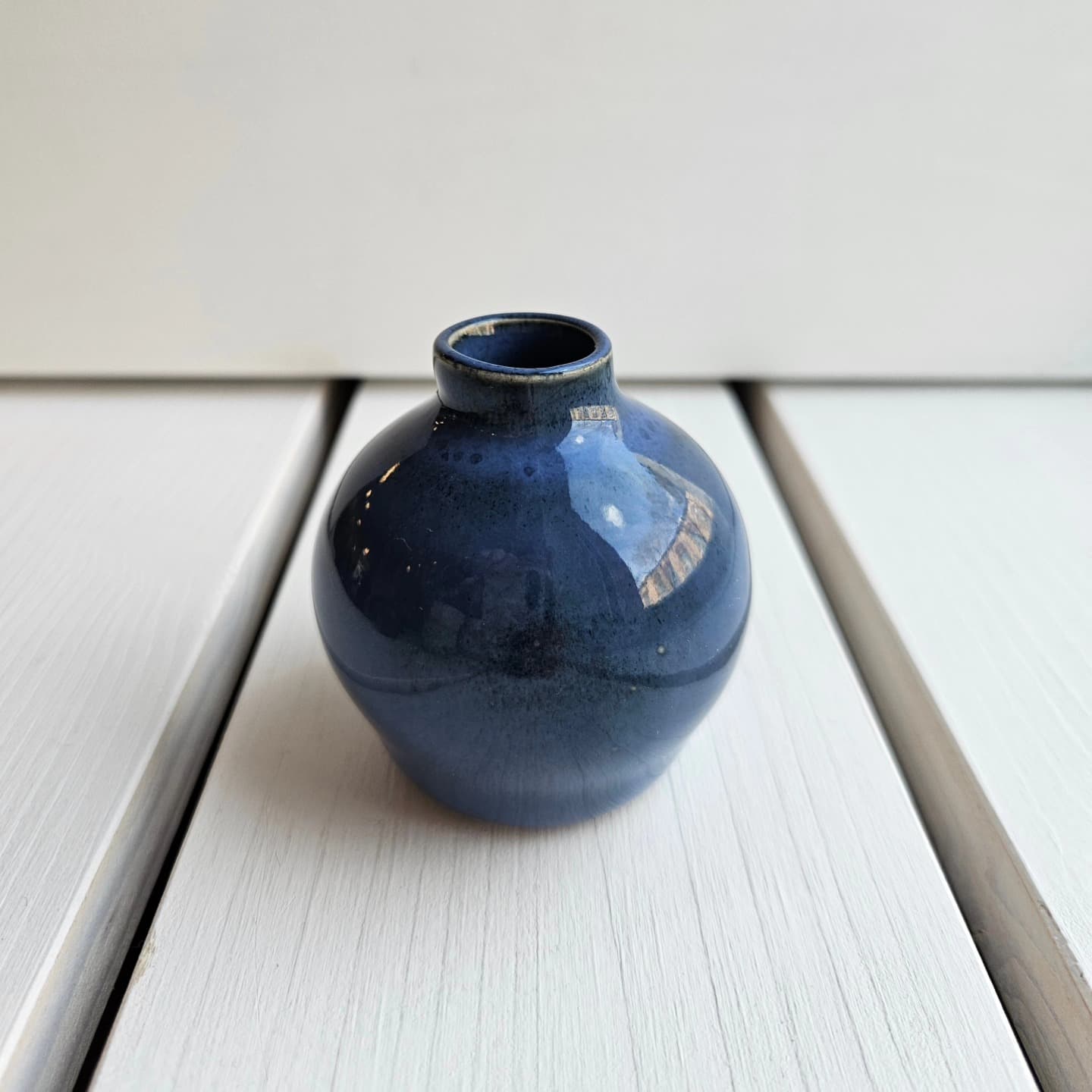 Kleine Vase mit kobaltblauer Glasur